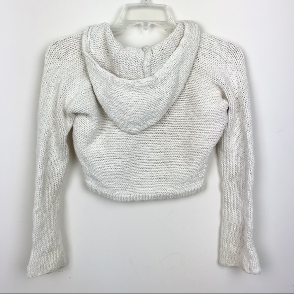 Beautiful old navy crop sweater - Picture 3 of 8